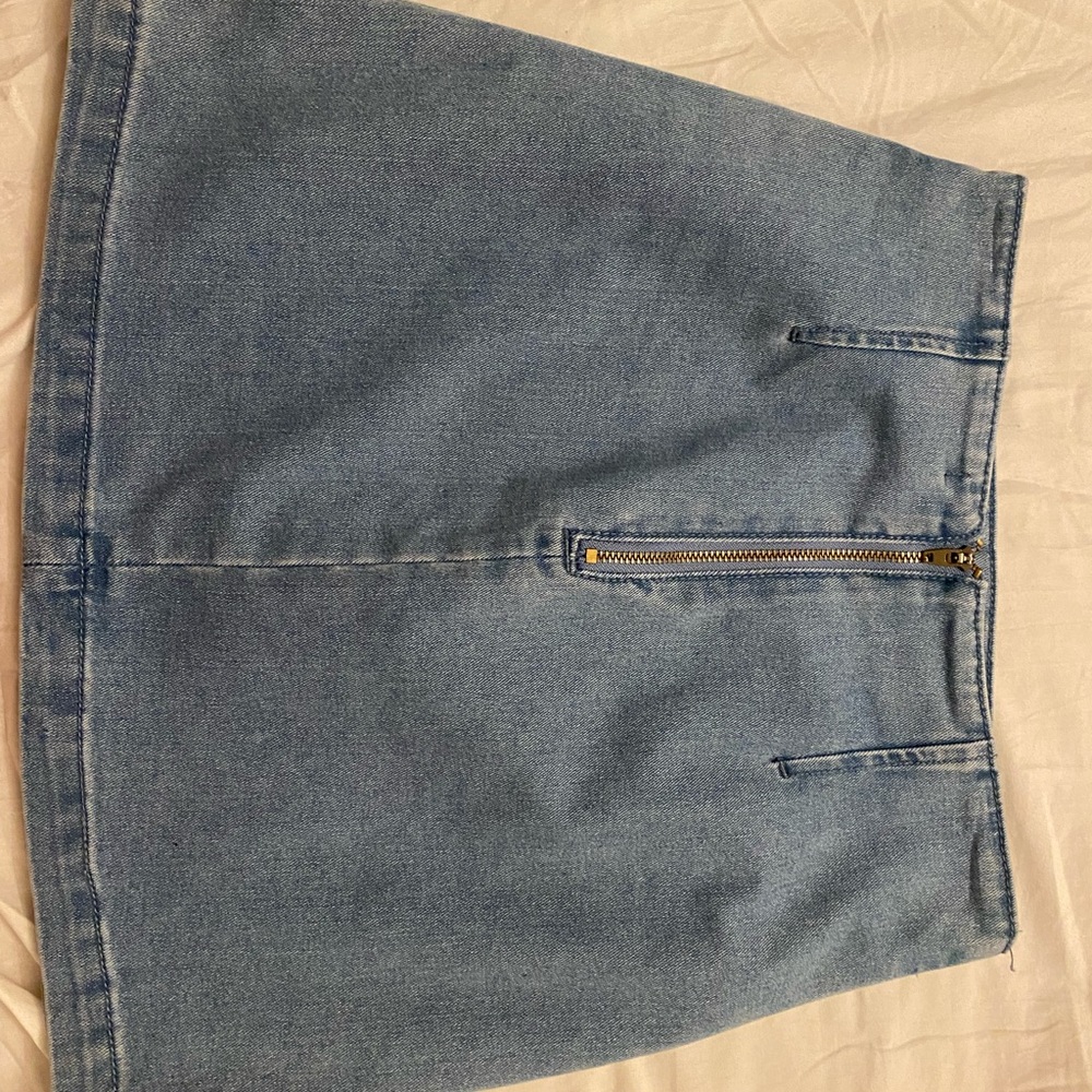 I’m selling this skirt beacuse is too small for me, and i never used them - Picture 2 of 2